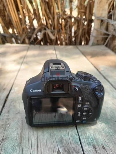 كاميرا canon 1200D