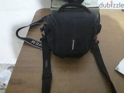كاميرا فوجى فيلم fine pix sl 300 بكل مشتملاتها