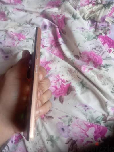 انفنكس هوت4 مغير سوكت بس شرخ في بلغه  م16رام2 فاضي
