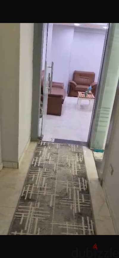 شقه ١٦٥ متر تصلح سكنى وادارى بشارع العشرين عزبة البكرى شبرا الخيمه