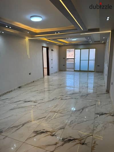 Luxury hotel-style apartment, ultra-luxury finishing, in a new upscale building, with a garden view, in a prestigious location.