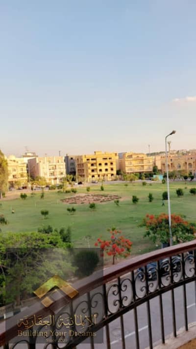 للايجار مفروش في التجمع الخامس الياسمين 8 على شارع التسعين الشمالي امام نادي بترسبورت 10 دقائق من الجامعه الامريكيه وجامعه فيوتشر وجميع الخدمات