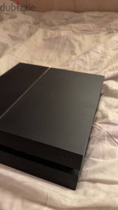 بلايستيشن 4 مساحة 1 تيرا معاه 13 لعبة و4 دراعات - PS4 1TB