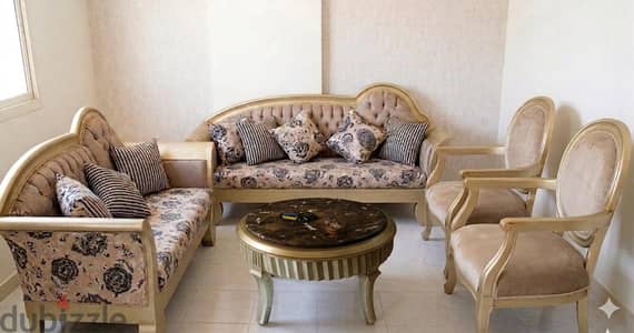 العنوان: طقم صالون/أنتريه ستيل مودرن زان أحمر - حالة الزيرو ومتغلف