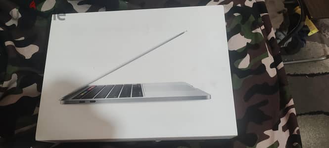 MacBook Pro (13-inch, 2020, Two Thunderbolt 3 ports)