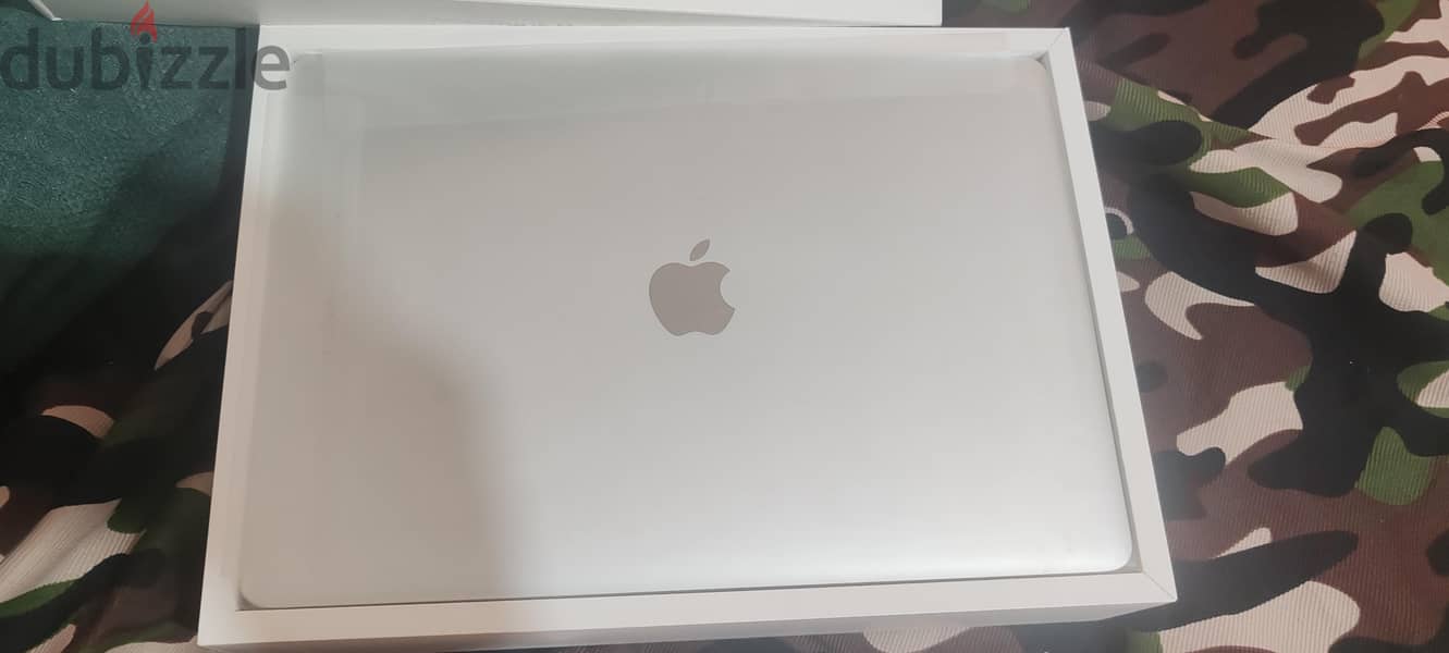 MacBook Pro (13-inch, 2020, Two Thunderbolt 3 ports) 1