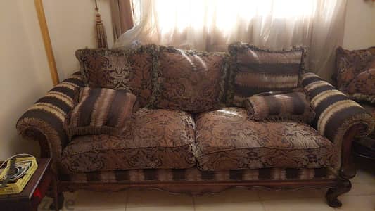 غرفة معيشة بحالة ممتازة