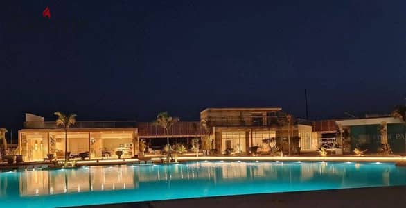 شاليه غرفتين للبيع متشطب في سي شور راس الحكمه علي فيو مميز علي البحر