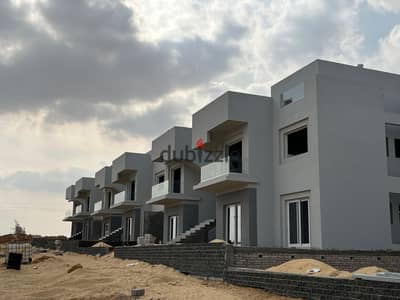 شقه 2 نوم ارضي بجاردن للبيع v levels ديونز بمقدم 10%