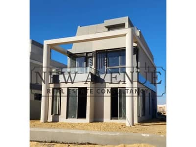 Lowest-Priced 4-Bedroom Villa, Ready to move, with an Open Lake View, Down Payment & Installments, in Bloomfields, Mostakbal City.