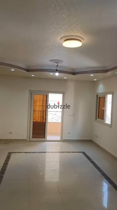 دوبلكس للايجار بالمطبخ في البنفسج عمارات ، متاح اسانسير وغاز طبيعي ، تشطيب سوبر لوكس ارضيات بورسلين اسقف جبسبورد دهانات  حديثه حمامات ايديال استاندر
