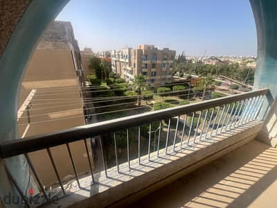 شقة للبيع 111متر في الحي الاول الشيخ زايد -  امام شارع النزهة مباشرة -  بحري بالكامل متشطبة