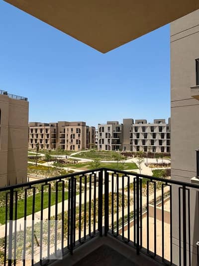 شقة  بجاردن متشطبة بالكامل اقل من الماركت ريسيل استلام  فوري في vye سوديك