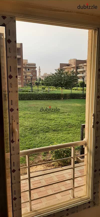 شقه ارضي بجاردن للبيع موقع متميز بوصال فيوز