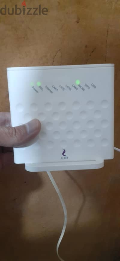 راوتر  ارضى  شركة وى ADSL حالة ممتازة بشاحن كهرباء