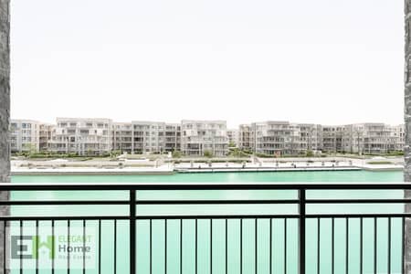 Luxury chalet in Marina Marassi Canal view