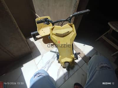 اسكوتر كهرباء صغير للبيع
