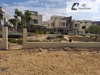 Fully Finished Prime Location Roof + Garden Townhouse 197 SQM For Sale In Hyde Park New Cairo | 160 SQM Land | 100 SQM Garden