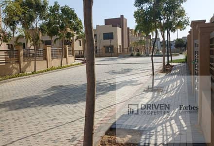 اقل سعر توبن هاوس 4غرف للبيع في كمبوند الما الحي التانيAlma Compound 2nd District الشيخ زايد الجيزه