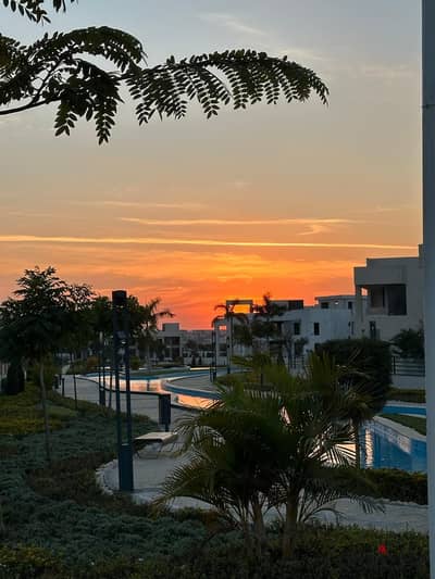 Townhouse 256m for sale, immediate delivery in Lake West 1 compound, directly on the Dahshur link road