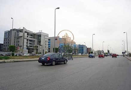 عيادة للبيع بقلب التجمع بين التسعين الجنوبي ومحور جمال عبد الناصر