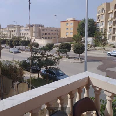 شقه مميزه للبيع داخل فيلا في الشيخ زايد - الحي الثالث عشر - بموقع مميز على شارع رئيسي امام المدرسه الدوليه