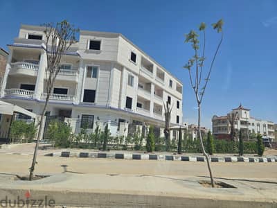 للبيع دوبلكس بحديقة في حي النادي امام نادي هليوبليس الشروق