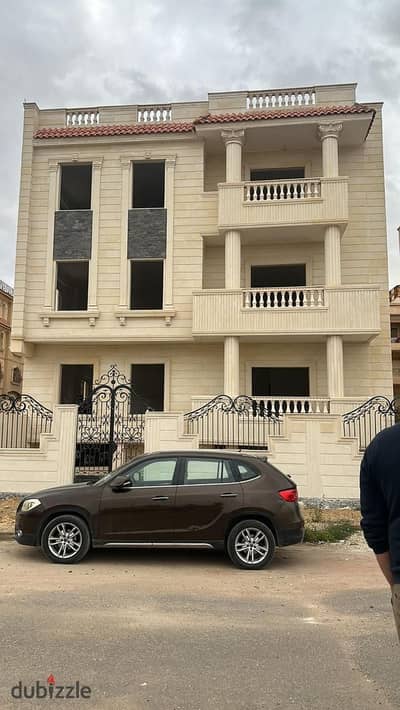 روف للبيع في غرب سوميد تطل علي حديقه واجهه بحري موقع مميز