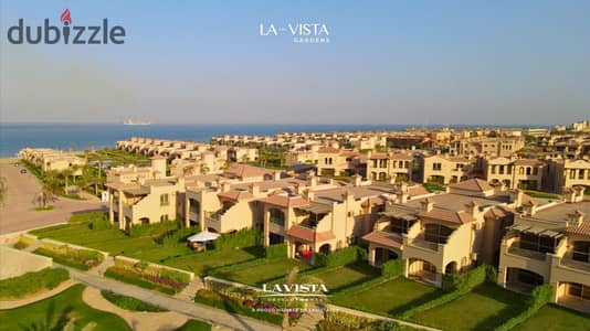 بمقدم 742,500 شاليه 150 متر 3 غرف دور اول متشطب عالبحر في لافيستا جاردنز للبيع بالتقسيط على 7 سنين