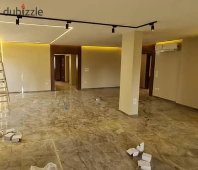 شقه للبيع 274 م 3غرف+3حمام متشطبه بالكامل مودرن مطبخ وتكيفات موقع مميز في كمباوند ماونتن فيو هايد بارك