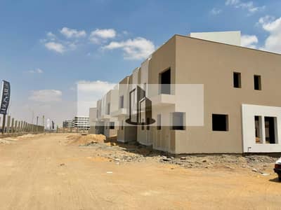 Ready to move townhouse 50% discount walled with Bloomfields opposite Madinaty in Al Russell Mostakbal City