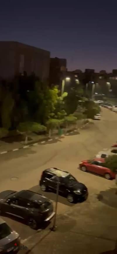 شقة للبيع في كمبوند بيفرلي هيلز سوديك