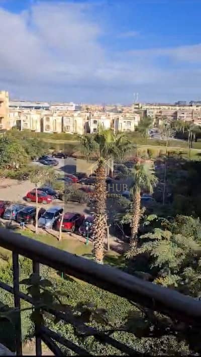 شقة للبيع كمبوند حدائق المهندسين الشيخ زايد 100م بحري سوبر لوكس موقع مميز على مرتفع فيو مفتوح ع تبه الكمبوند شامل المطبخ