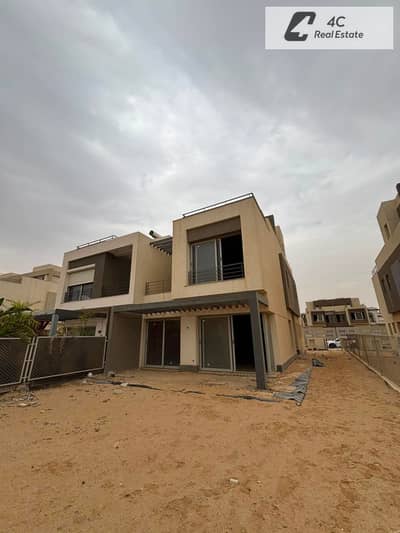 فيلا توين هاوس 297متر للبيع في palm hills new cairo فيو لاند سكيب | استلام فوري