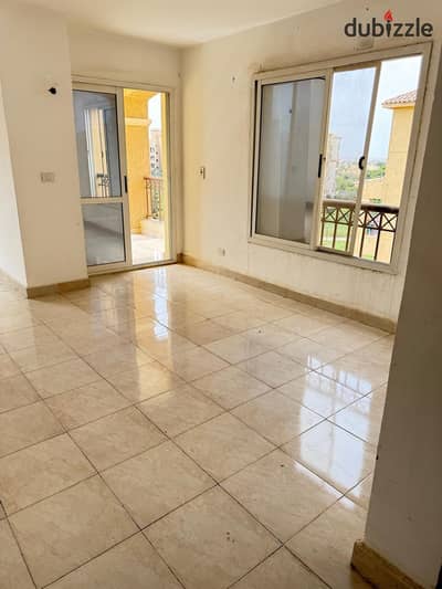 Apartment for rent  135 meters in Madinaty B3 for a bargain price   Area 135m²   Garden view      Division: -  3 master bedrooms + 2 bathrooms + kitchen + reception     Near services directly -- natural gas   The key is available for viewing at any time  For communication  01063208140