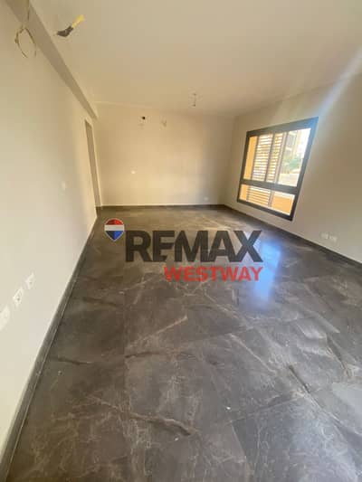 شقه ارضى بجاردن للايجار في او ويست apartment for rent in o west