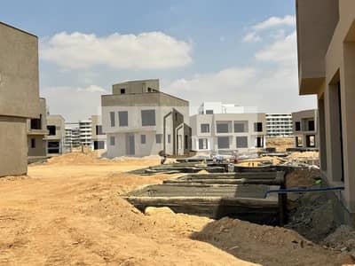 توين هاوس جاهز للاستلام و السكن بخصم يصل الى 16 مليون امام مدينتى طريق السويس فى روسيل سيتى المستقبل