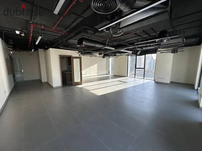 مقر إداري متفرد 129م مكيف الترا مودرن للإيجار وسط اكبر الشركات في District 5 التجمع الخامس