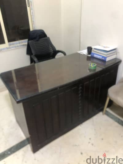مكتب طبيب او شركه