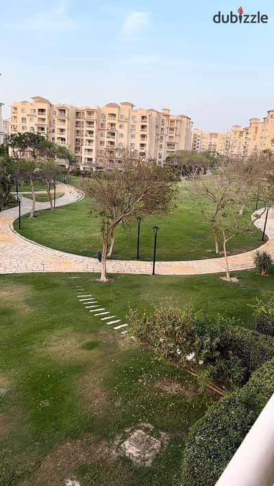 نموذج 400 للبيع بمدينتي B2 تشطيبات الترا سوبر لوكس فيو وايد جاردن خطوات من مجمع البنوك