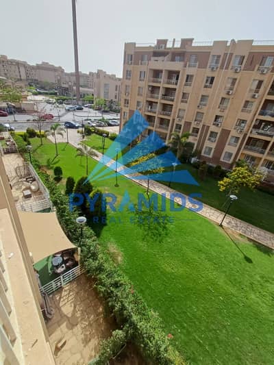 للبيع شقة مميزة في مدينتي B11 – موقع استثنائي  فرصة رائعة لامتلاك شقة كاملة الثمن في واحدة من أفضل مواقع مدينتي، بالقرب من جميع الخدمات والمناطق