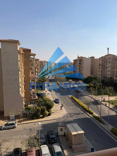 شقة للبيع في مدينتي – B3  فرصة مميزة لامتلاك شقة في واحدة من أفضل مواقع مدينتي، بمساحة كبيرة وموقع حيوي قريب من النادي والخدمات، مناسبة للسكن العائلي
