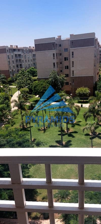 شقة مفروشة للإيجار في مدينتي b7  فرصة مميزة جدًا للسكن الراقي داخل مدينتي، شقة بحالة ممتازة وتاني سكن، بإطلالة رائعة ومفتوحة على بارك ووايد جاردن