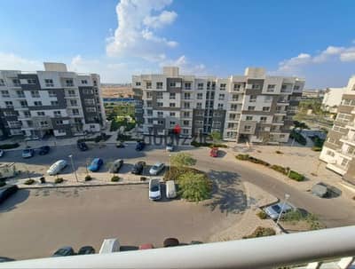 #للبيع شقة مساحه 78 متر في B12 رواسي طلعت مصطفى تكمله اقساط بجانب الخدمات مباشرة دور خامس فيو بارك مفتوح اتجاه بحري صريح تشطيبات جديدة