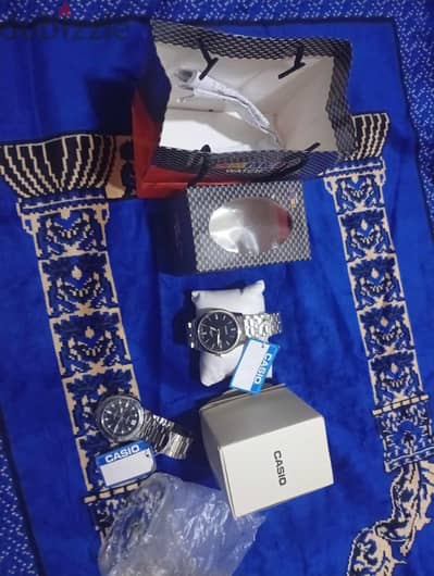جديده بلزقتها