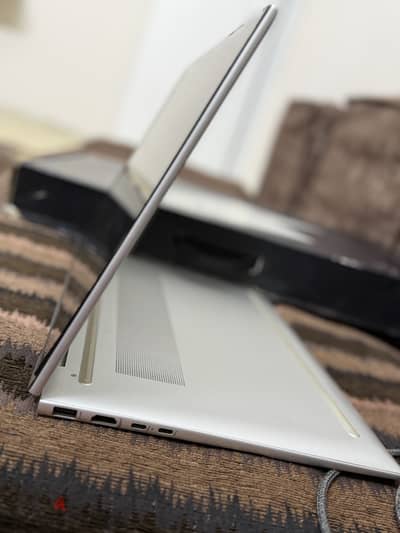 للبيع لاب توب hp Envy x360 2 in 1