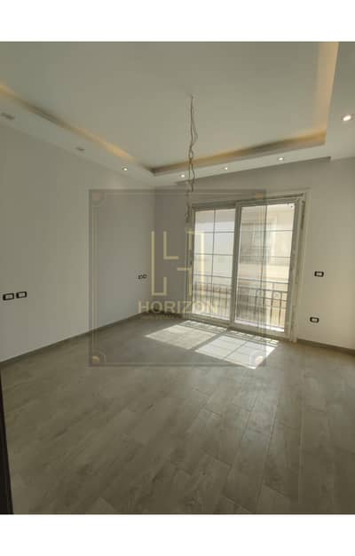 Semi Furnished Apartment 2rooms rent in Regents Park New Cairo