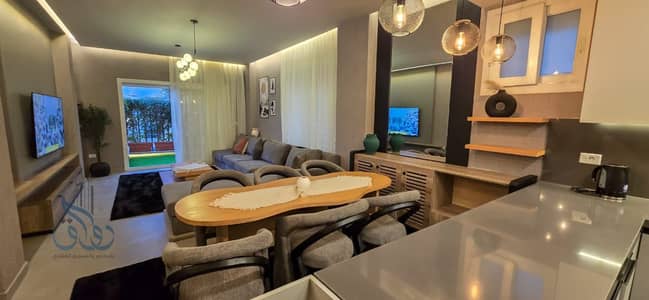 Apartment for sale - West Somid - Villas and Palaces Area    Direct views of expansive green spaces from the front and back    Strategic location near