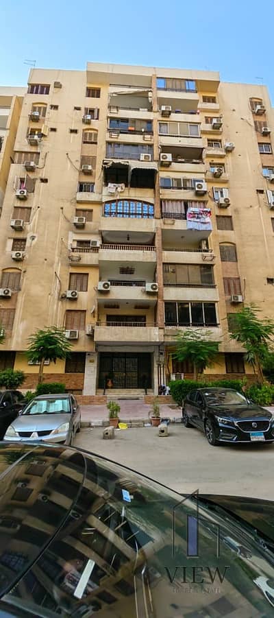 شقة للبيع في مدينة نصر حي السفارات الطابق الثامن برج 11 طابق بجوار وزارة التعليم العالي عمارات نجوم السفارات