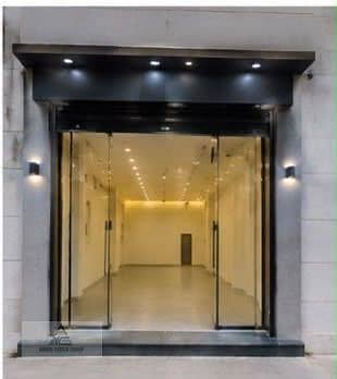 Fully Finished Commercial Shop for Sale in Fifth District, Middle Plateau Mokattam, Second Row from Modern University, Prime Business Location with Hi